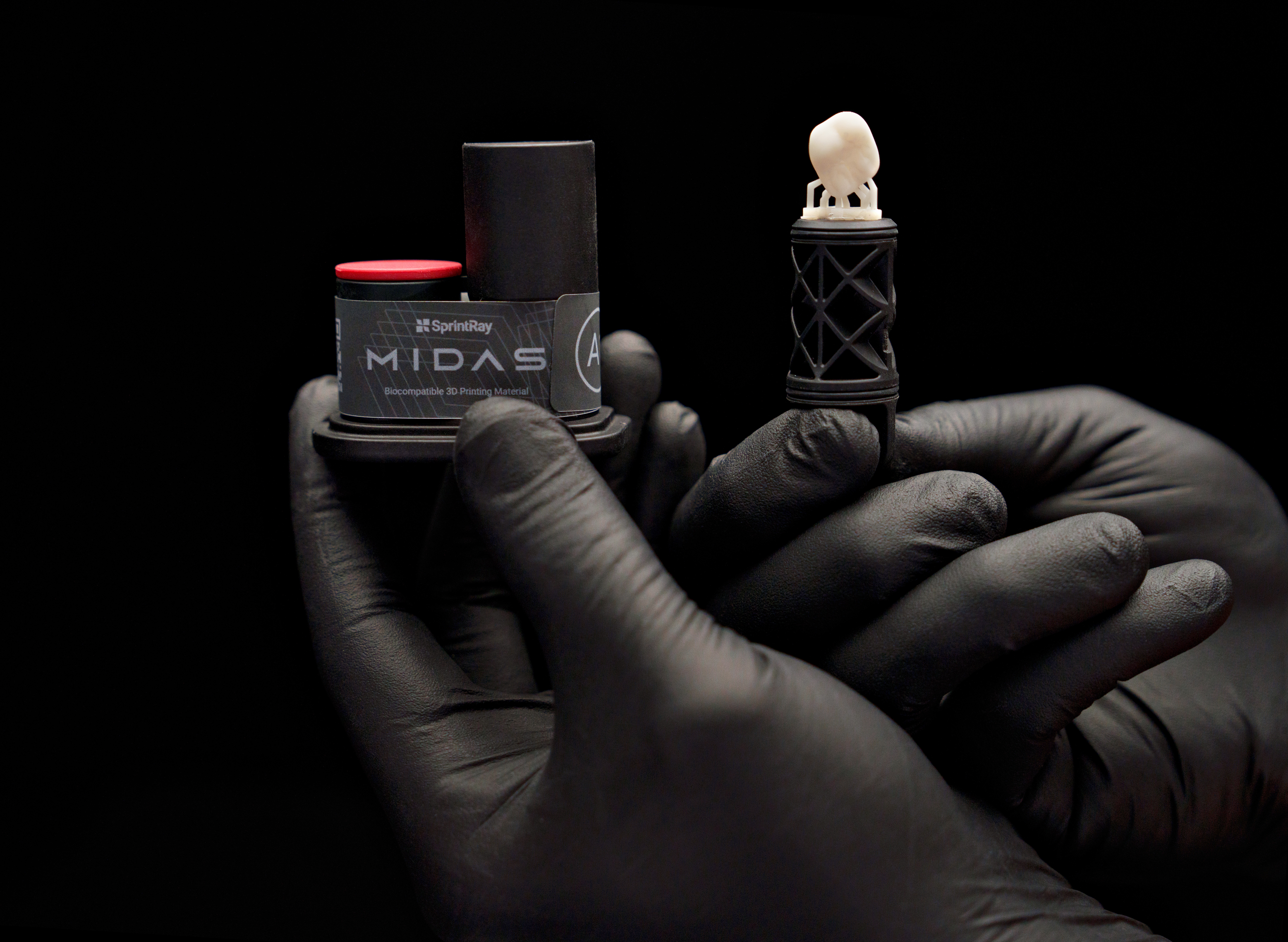 midas_capsule_crown_inhands_april2024_dsc01044-1-